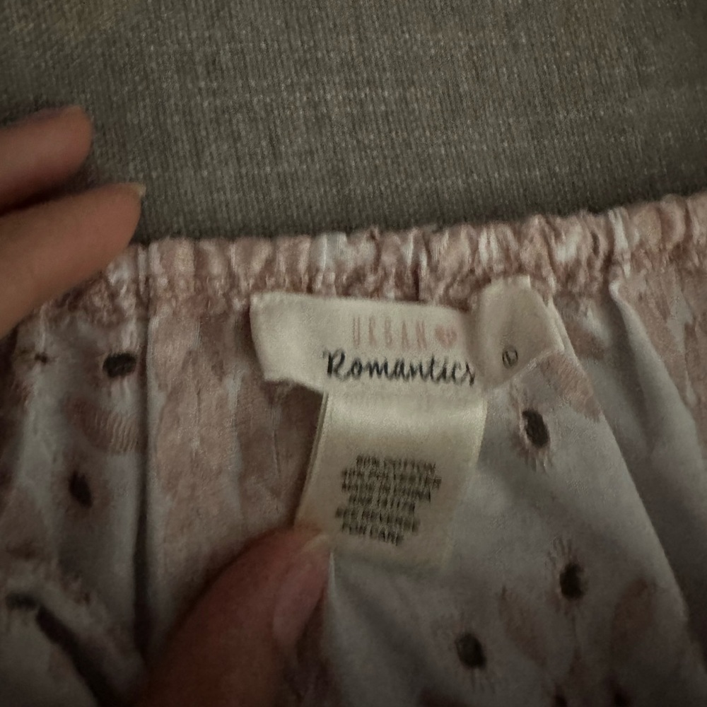 Vegan Romantic Blouse with Rouched Sleeves - Picture 3 of 6